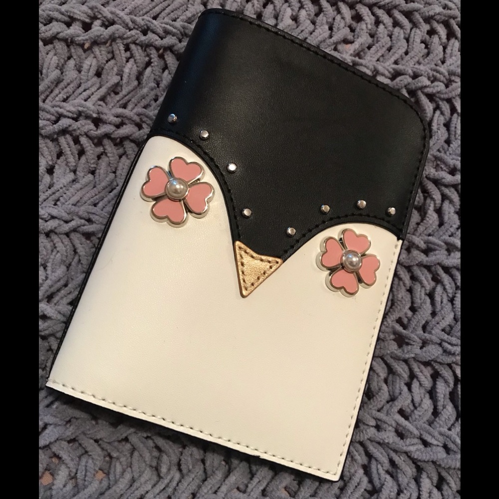 🌟Host Pick🌟Kate Spade ♠️ Leather Passport Holder.
